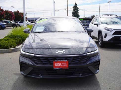 Used 2024 Hyundai Elantra SEL w/ Convenience Package FWD image 4