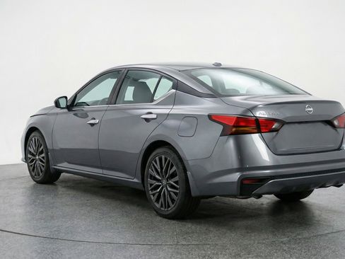 Used 2025 Nissan Altima 2.5 SV image 6