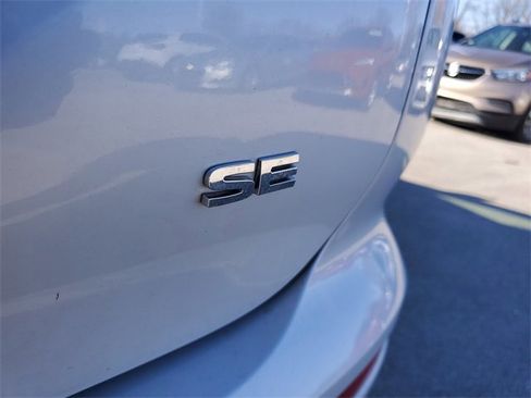 Used 2024 Mitsubishi Outlander SE image 8