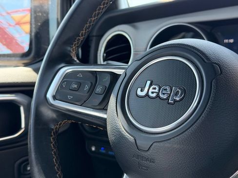 Used 2022 Jeep Wrangler Unlimited Sahara AWD/4WD image 16