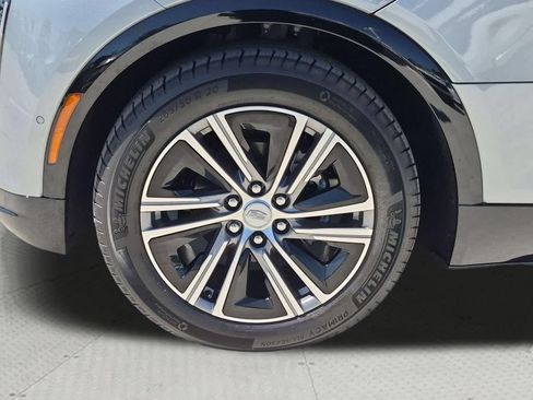 New 2026 Cadillac Lyriq Luxury AWD/4WD image 32