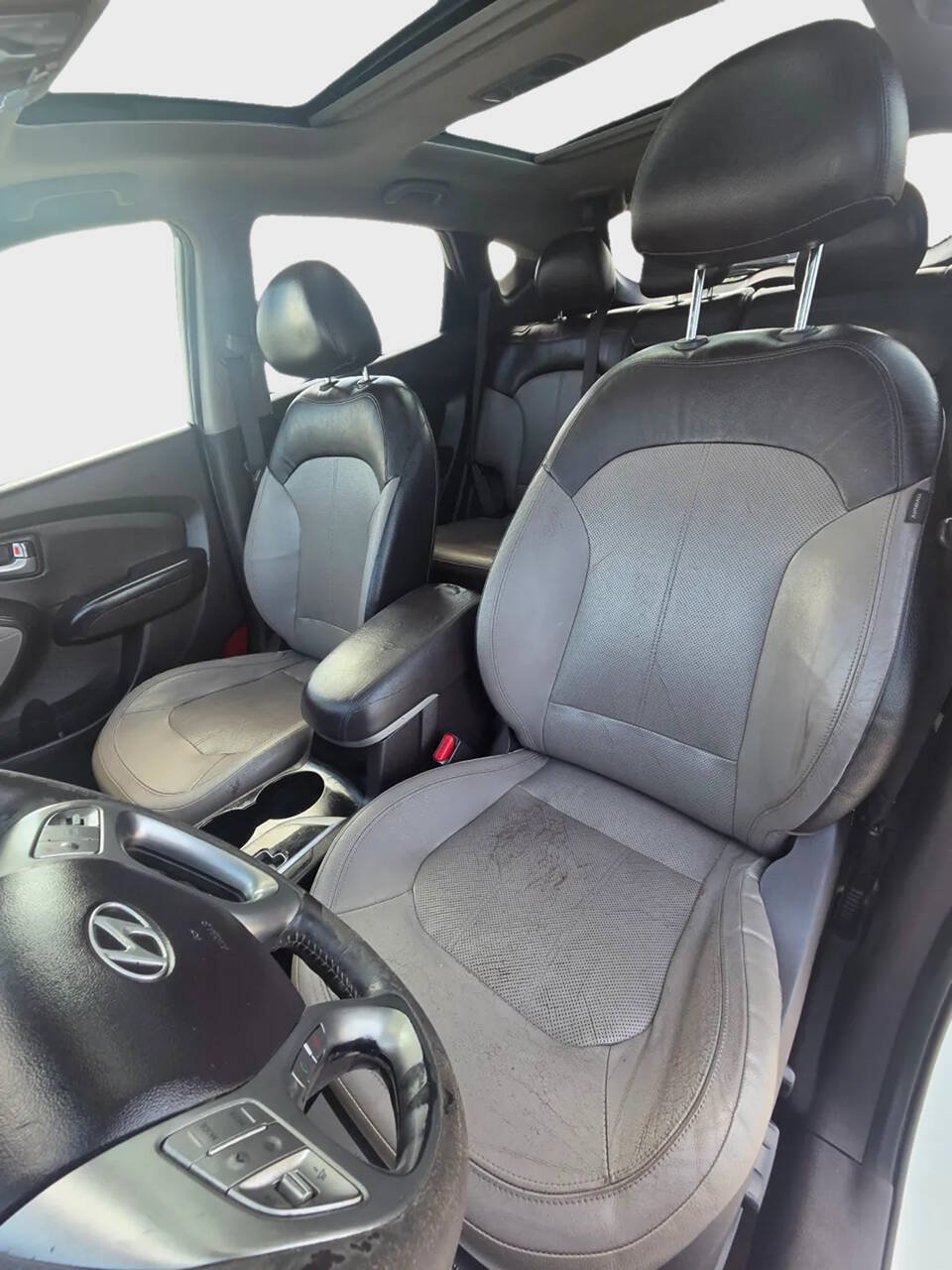Used 2011 Hyundai Tucson Limited w/ Premium Pkg 3 FWD image 11