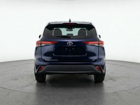 Used 2025 Toyota Highlander LE image 7