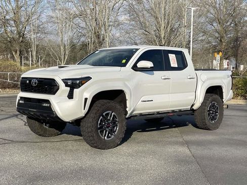 Used 2024 Toyota Tacoma TRD Sport image 1