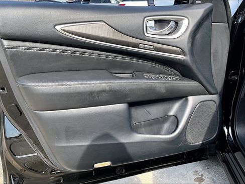 Certified 2019 INFINITI QX60 Luxe w/ Essential Package AWD/4WD image 14