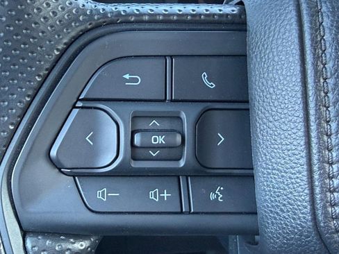 Used 2025 Toyota Tacoma SR5 image 13