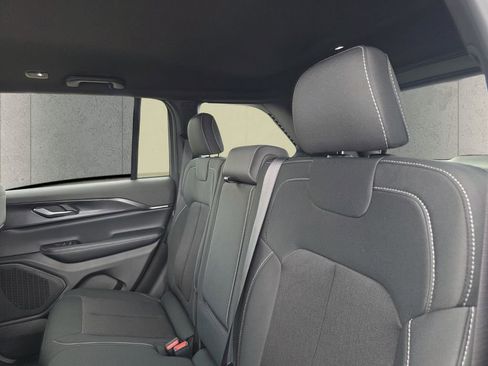 New 2026 Jeep Grand Cherokee Laredo RWD image 7