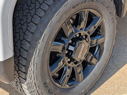 Used 2024 GMC Sierra 2500 AT4 w/ AT4 Premium Plus Package image 8