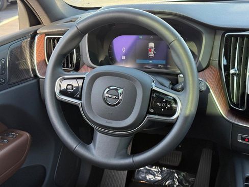 Used 2023 Volvo XC60 B6 Ultimate w/ Protection Package Premier image 13