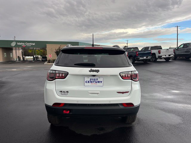 Used 2025 Jeep Compass Trailhawk AWD/4WD image 9