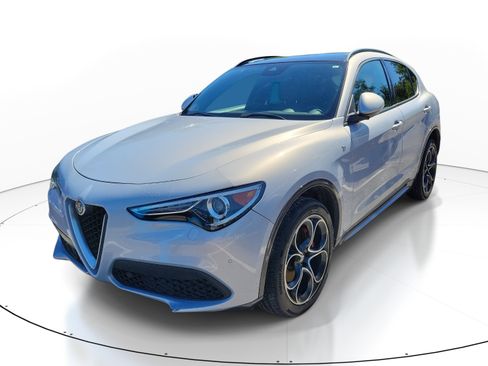Used 2022 Alfa Romeo Stelvio Ti w/ Active Assist Plus Package AWD/4WD image 2
