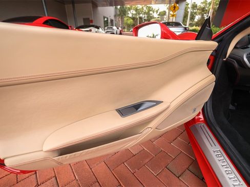 Certified 2013 Ferrari 458 Spider Base image 39