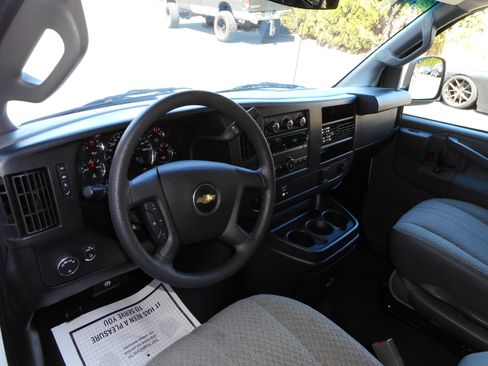 Used 2017 Chevrolet Express 3500 LT w/ LT Preferred Equipment Group RWD image 15