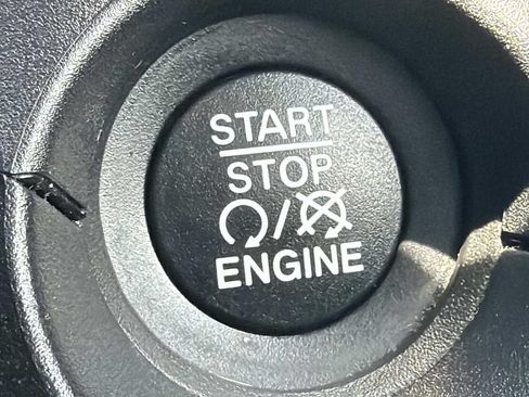 Used 2021 Jeep Compass Latitude FWD image 25