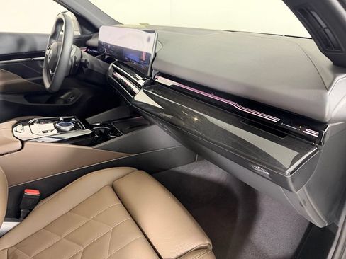Used 2026 BMW 530i RWD image 32