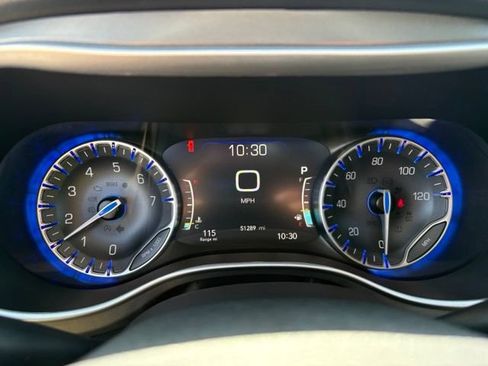 Used 2024 Chrysler Pacifica Touring-L FWD image 14