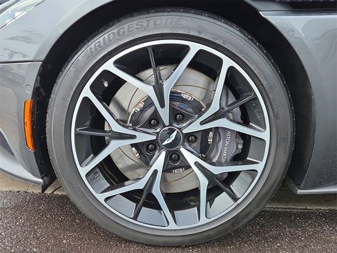 Used 2019 Aston Martin DB11 Volante image 24
