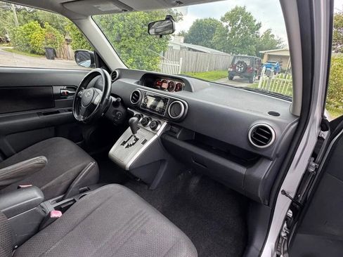 Used 2009 Scion xB FWD image 10