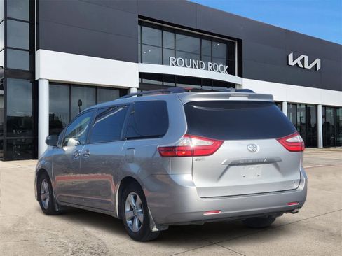 Used 2015 Toyota Sienna LE image 6