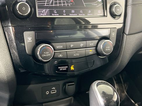 Used 2020 Nissan Rogue SL w/ Premium Package image 16