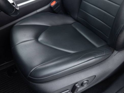 Used 2021 Toyota Highlander XLE AWD/4WD image 23