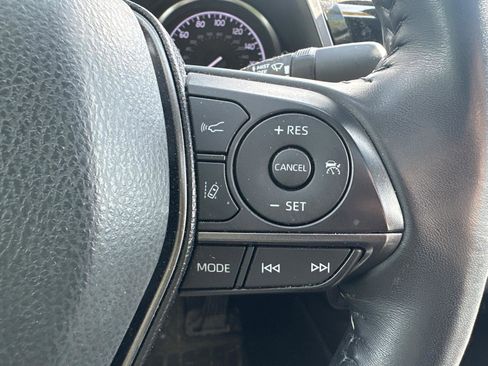 Used 2022 Toyota Camry SE w/ Convenience Package FWD image 16