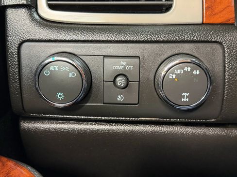 Used 2013 Chevrolet Suburban LTZ image 27