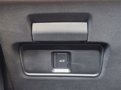 Used 2025 Land Rover Discovery Sport S image 21