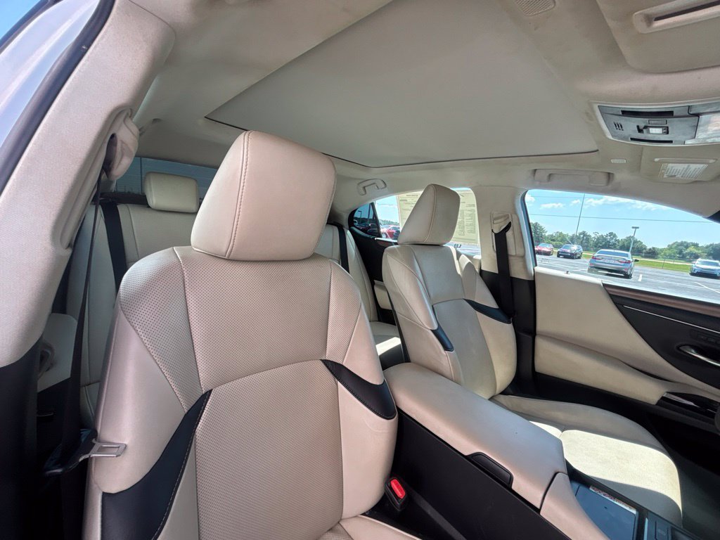 Used 2023 Lexus ES 350 w/ Premium Package FWD image 19