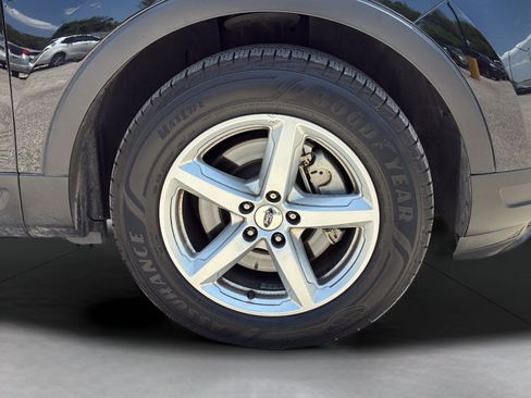 Used 2018 Ford Explorer XLT w/ Equipment Group 202A FWD image 32