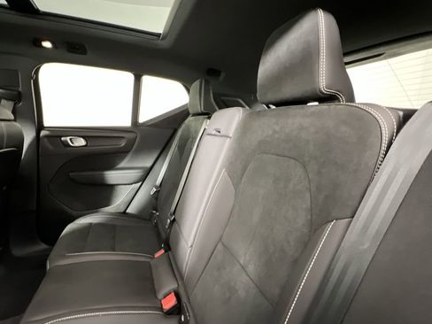 Used 2023 Volvo XC40 Recharge Plus image 26