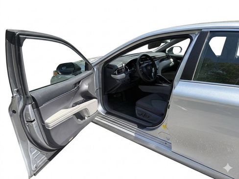 Used 2019 Toyota Camry LE FWD image 9