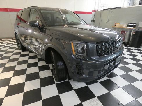 Used 2022 Kia Telluride SX image 3
