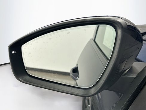 Used 2022 Audi Q4 e-tron Prestige image 16