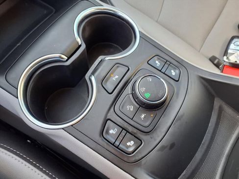 Used 2023 GMC Terrain SLT w/ Tech Package image 20