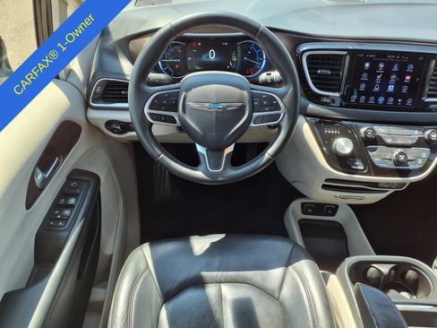 Used 2017 Chrysler Pacifica Premium FWD image 15