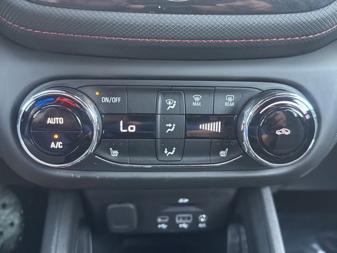 Used 2023 Chevrolet TrailBlazer RS w/ Sun and Liftgate Package AWD/4WD image 39