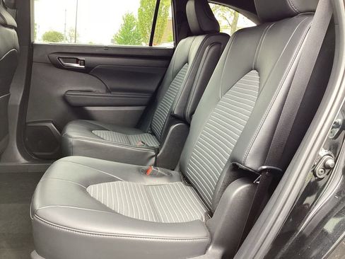 Used 2025 Toyota Highlander XSE AWD/4WD image 15