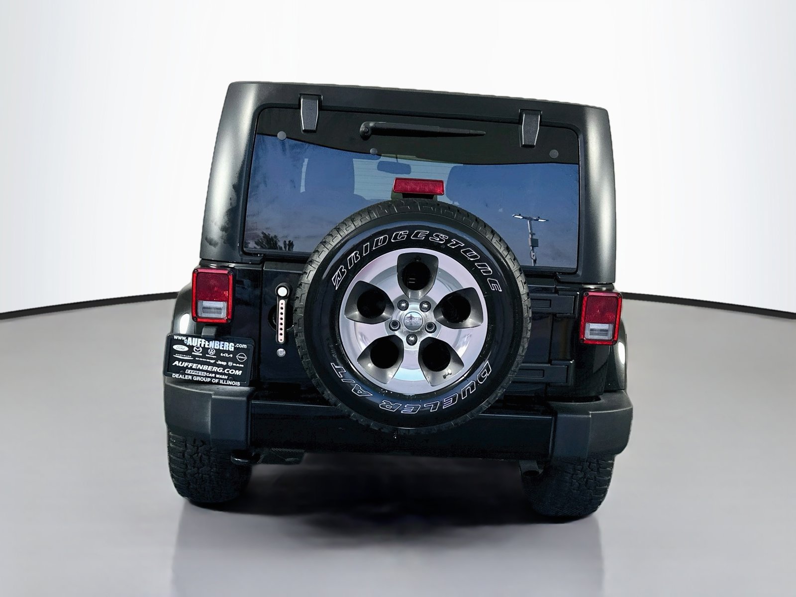 Used 2017 Jeep Wrangler Unlimited Sahara AWD/4WD image 6