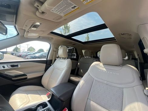 Used 2023 Ford Explorer Platinum w/ Technology Package AWD/4WD image 19