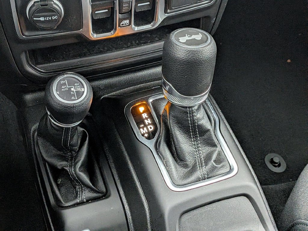 Used 2025 Jeep Wrangler Unlimited Sahara AWD/4WD image 18