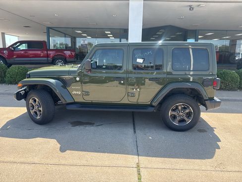 Used 2021 Jeep Wrangler Unlimited Sahara AWD/4WD image 9