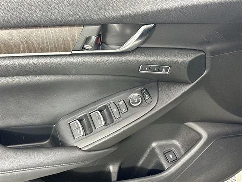 Used 2019 Honda Accord Touring image 25