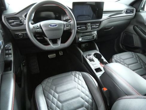 Certified 2024 Ford Escape ST-Line Elite w/ Premium Technology Package AWD/4WD image 4