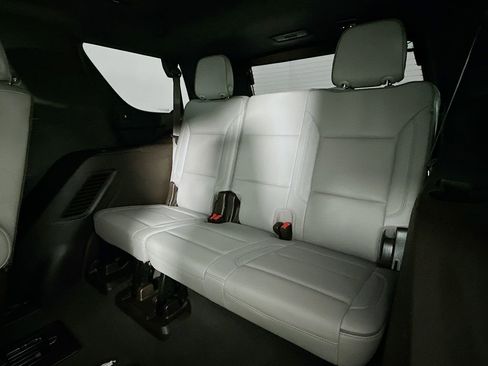 Used 2022 GMC Yukon SLT w/ SLT Premium Package image 27