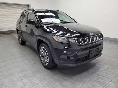 Used 2024 Jeep Compass Latitude AWD/4WD image 13