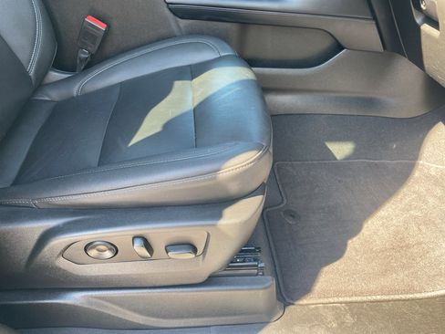 Used 2022 Chevrolet Tahoe Z71 w/ Z71 Off-Road Package image 24