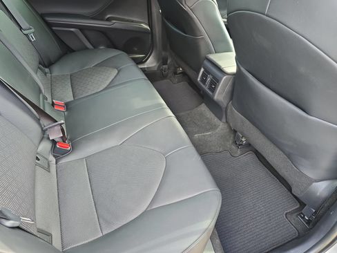 Used 2022 Toyota Camry XSE FWD image 32
