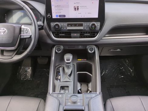 Certified 2025 Toyota Grand Highlander AWD image 19