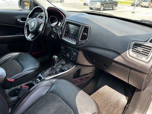 Used 2020 Jeep Compass Trailhawk image 10